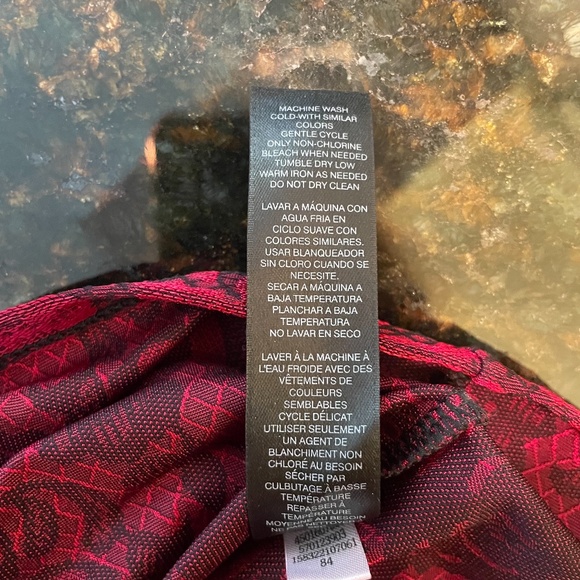 White House Black Market Red Over Black Jaquard Cami Camisole - Medium - Picture 5 of 6